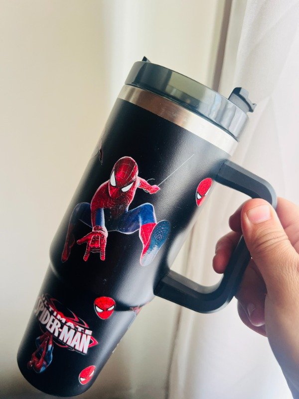 Producto - quencher hombre araña color negro 900 ml