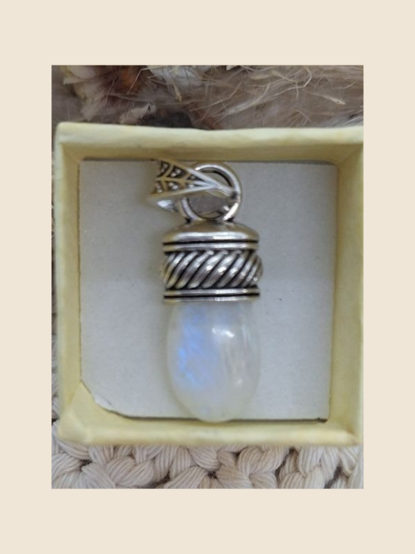Producto - Dije "Piedra de la luna" con capuchón