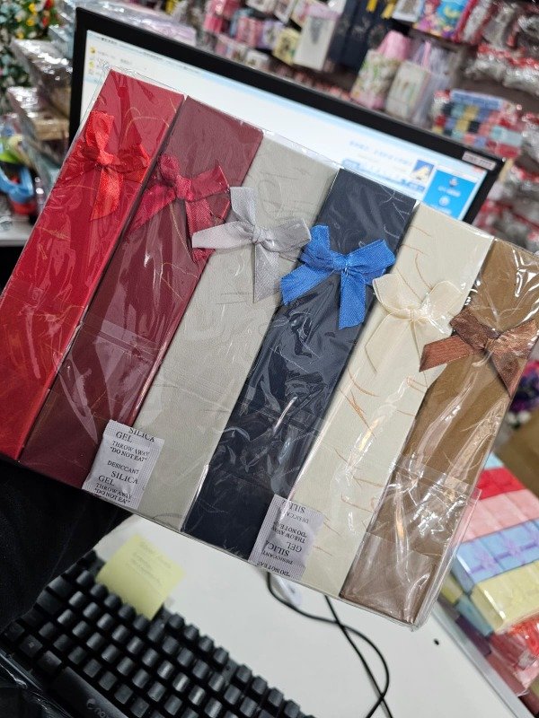 Producto - caja larga lisa para collares x12 4.21x2.21