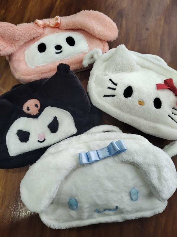 Producto - Cartuchera peluche Sanrio family 3D