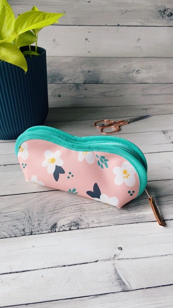 Producto - Estuche porta lentes Estampa Bella fondo rosa