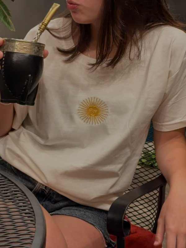 Producto - Remera OVERSIZE SOL bordada