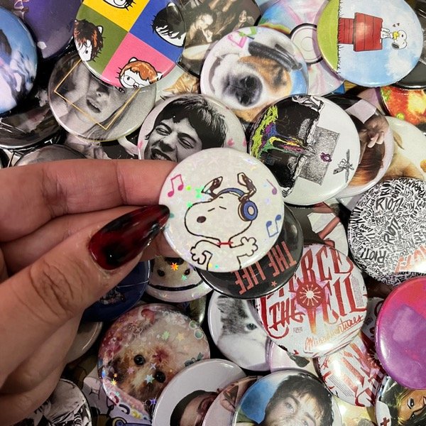 Producto - Pin snoopy música