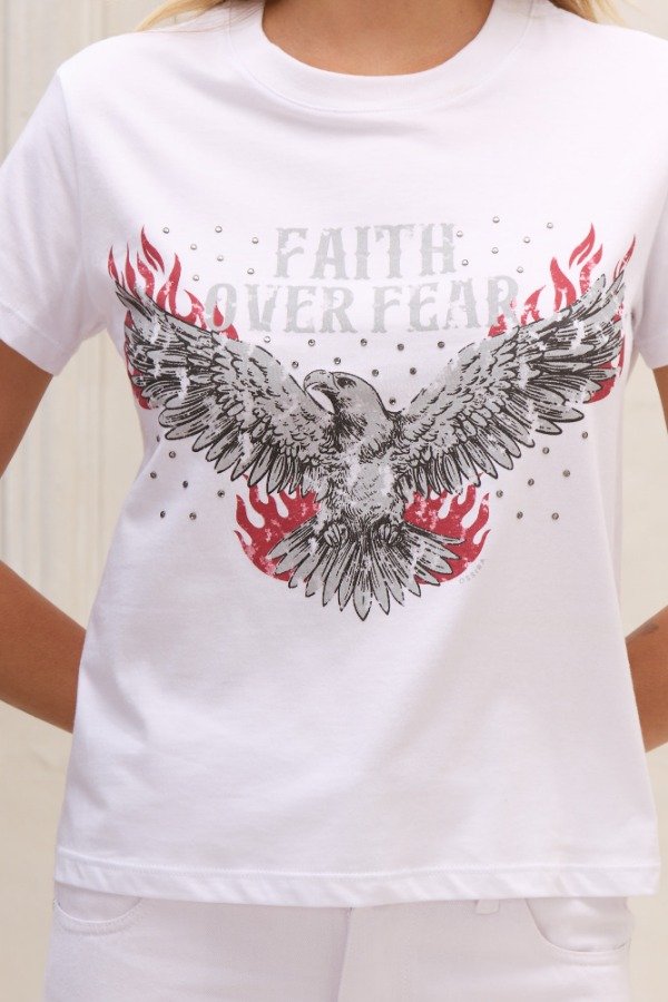 Producto - REMERA M/C CON TACHAS FAITH OVER FEAR - 1