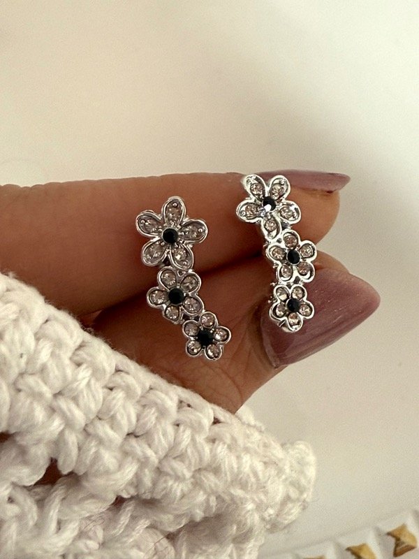 Producto - A1180 Aros triple flor con strass