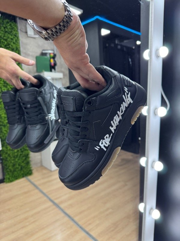 Producto - Off White Triple black