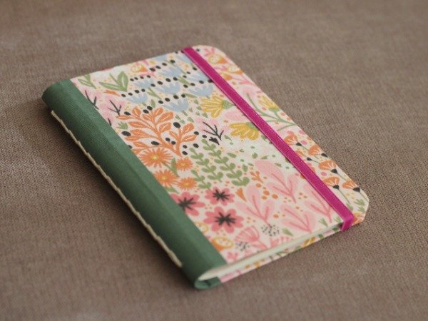 Producto - Libreta A6 jardín floreado