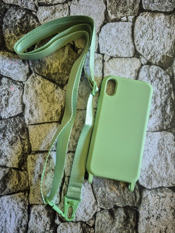 Producto - Funda silicone soft con correa ancha Iphone XR verde manzana