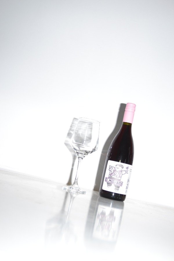 Producto - Un moradito, una copa, una caja y una remera :)