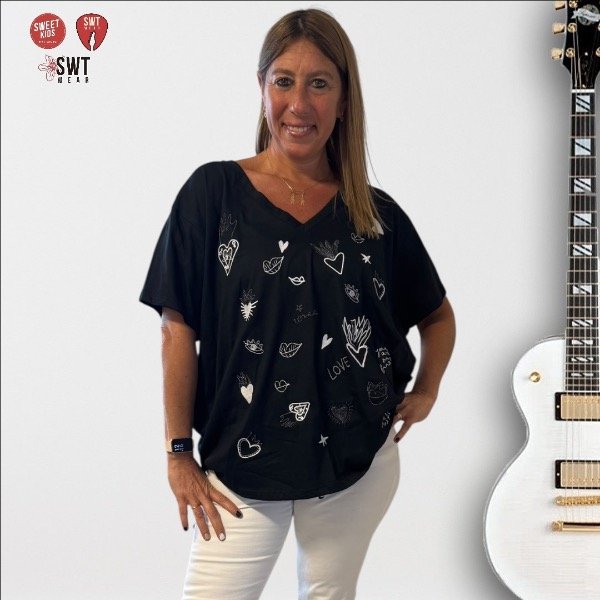 Producto - Remera Corazones Bordados Grafitti Lentejuelas Algodón Escote en V 4XL