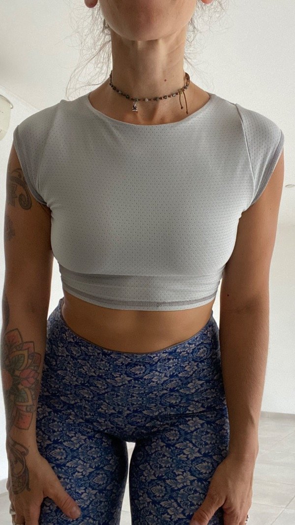 Crop JLo dryfit — imagen 4