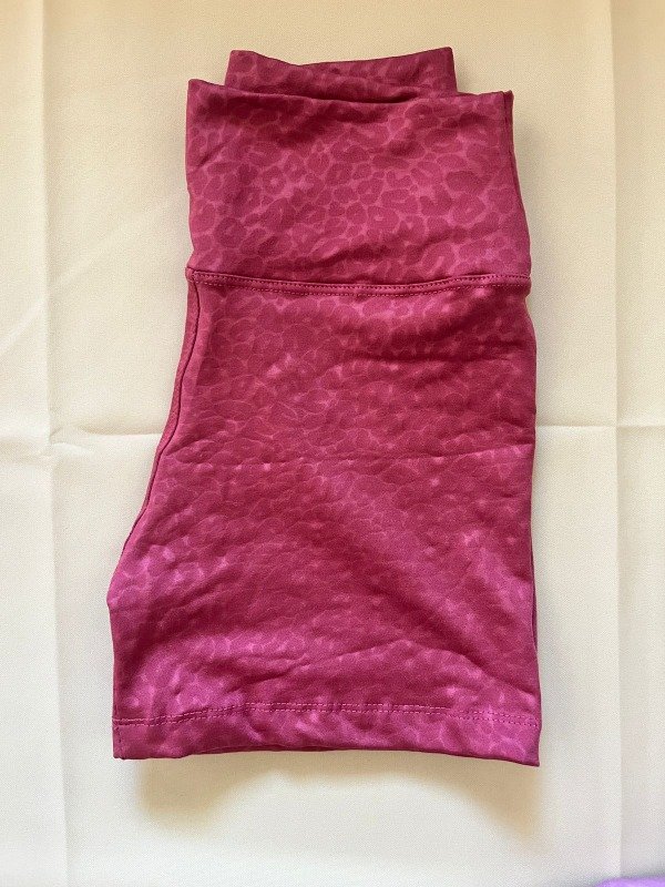 Producto - Calza corta gofrada print ROSA malva