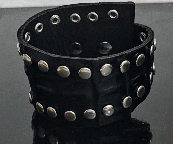 Producto - Pulsera Cuero Repujado Irregular Tachas