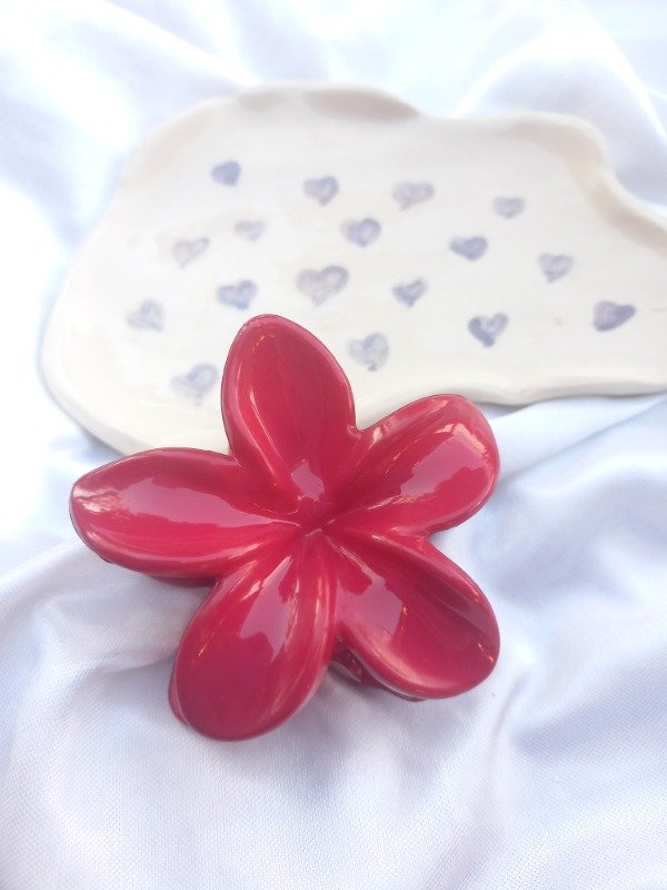 Producto - broche flor liso (bordó)