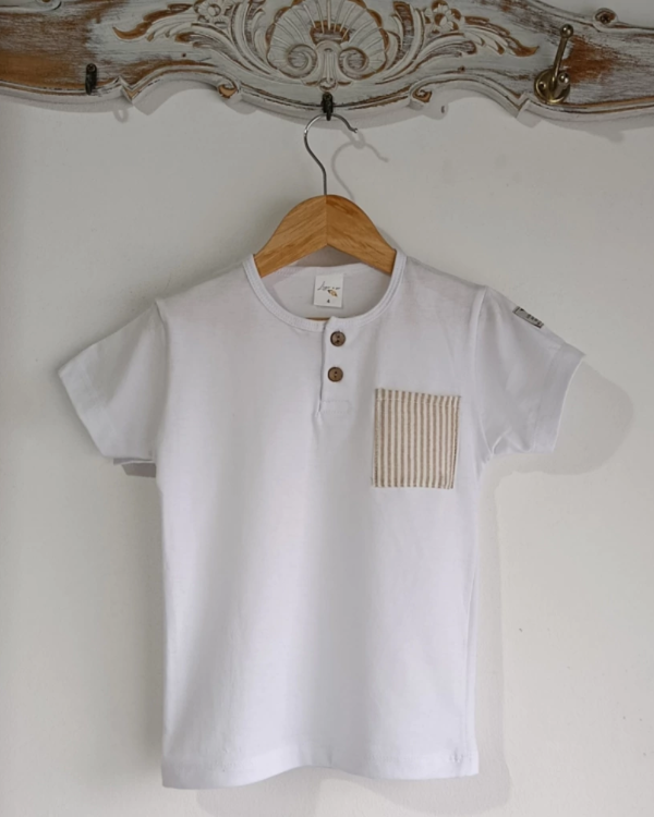 Producto - REMERA CON BOTON Y BOLSILLO RAYADO - 1