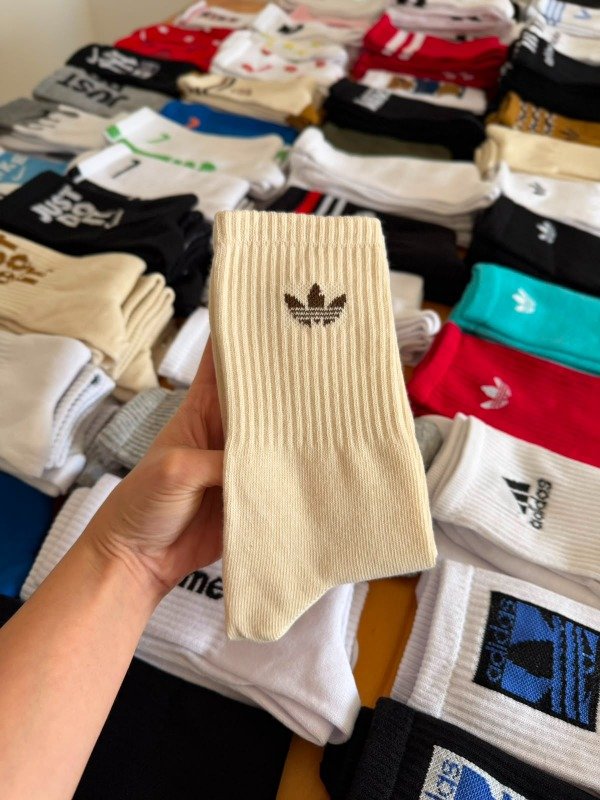 Producto - LOGO ADIDAS CREMITA CON MARRON