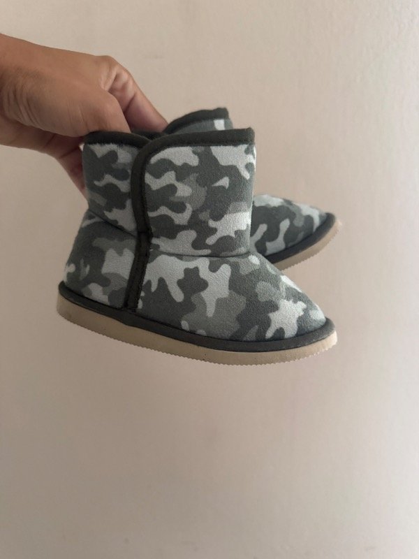 Producto - Botitas CHEEKY interior corderito talle 23 nr309