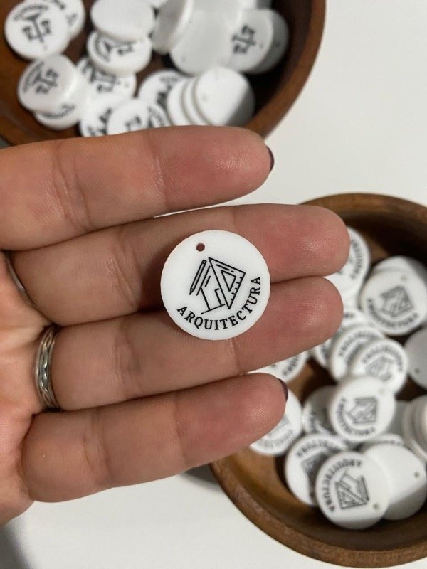 Producto - Dijes personalizados de 2cm GRABADO  Y PINTADO