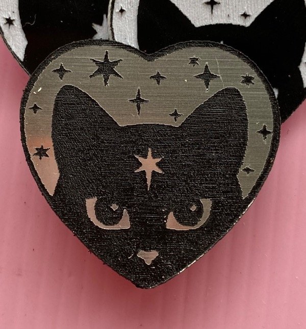 Producto - prendedor gato corazon