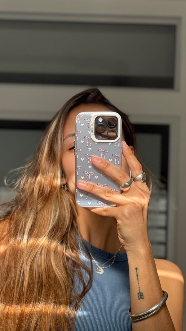 Producto - Funda Moño Plateado (IPhone 17)