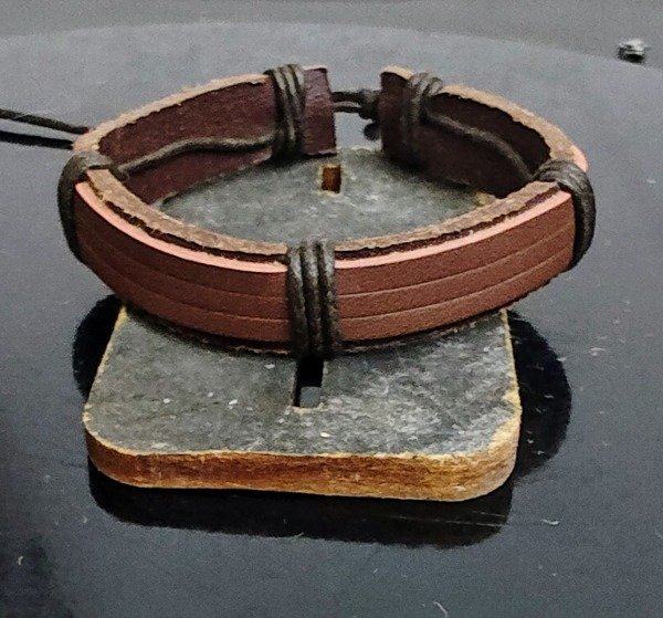 Producto - Pulseras Cuero Marrón con detalle de hilos marrón oscuro Regulable