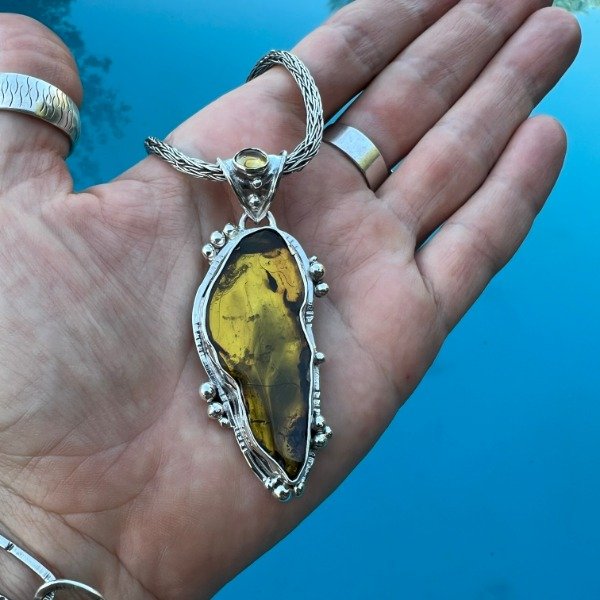 Producto - DIJE DE DISEÑO LAJA DE ÁMBAR