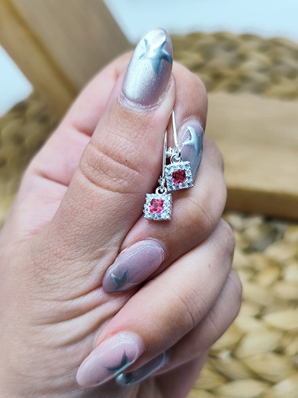 Producto - Aros Brisura Cuadrado Jude Rojo