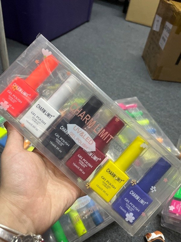 Producto - Caja de esmaltes charm limit grandes x6 letra f