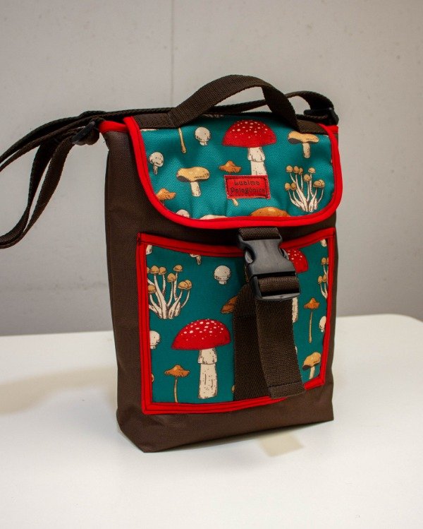 Producto - Matera marrón y estampado hongos