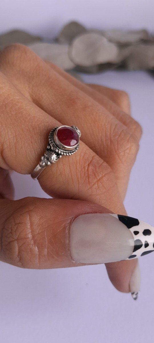 Producto - Anillo plata piedra rubí peque