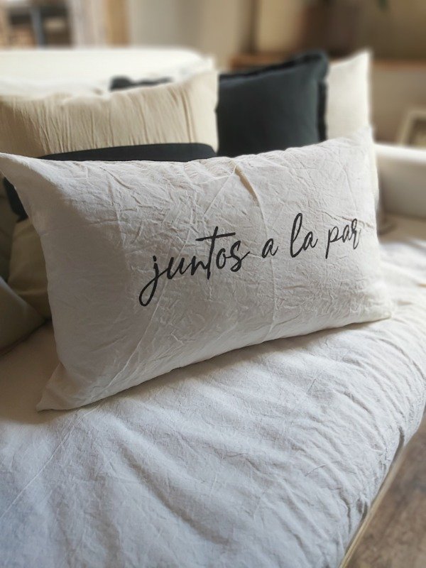 Producto - Funda 30x50 frase " juntos a la par "