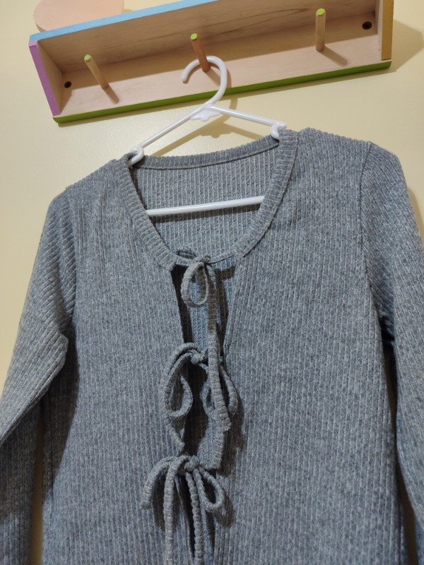 Producto - Suéter Gris con Lazos al Frente - 0