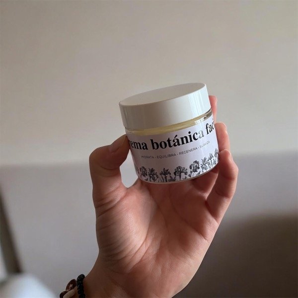 Producto - Crema Botánica Facial con Niacinamida y Ácido hialuronico