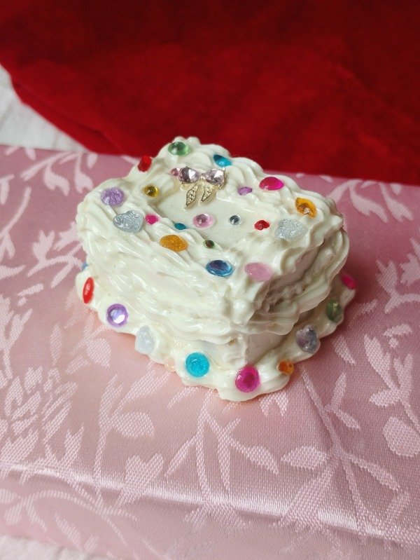 Producto - Torta Rectangular Bedazzled Crema - 1