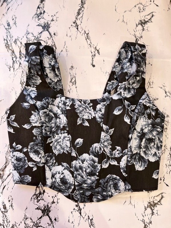 Producto - Corset negro floreado
