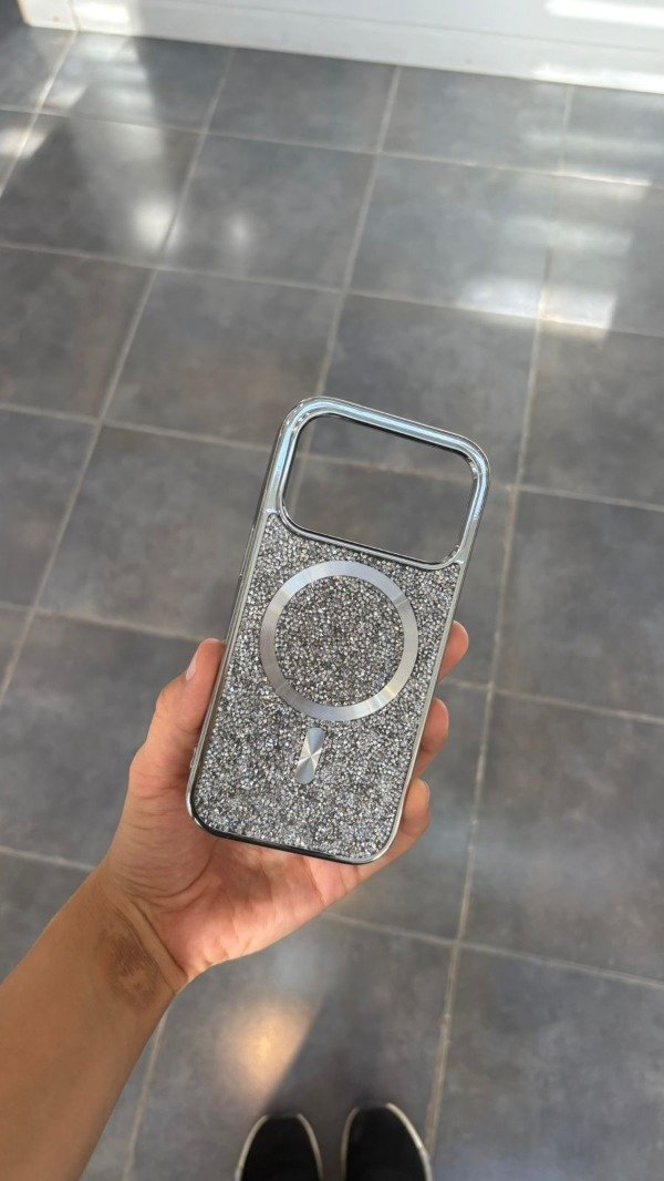 Producto - Funda MILIA  Plateada (Iphone 17 Pro)