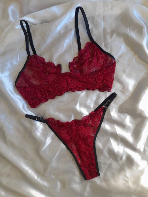 Producto - CONJUNTO ENCAJE CON LESS EN V