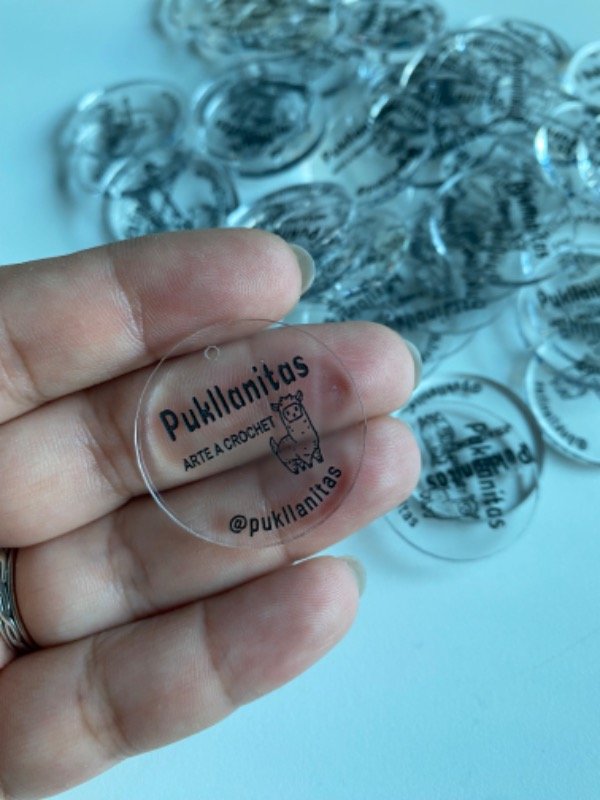 Producto - Dijes personalizados de 3cm. GRABADO Y PINTADO