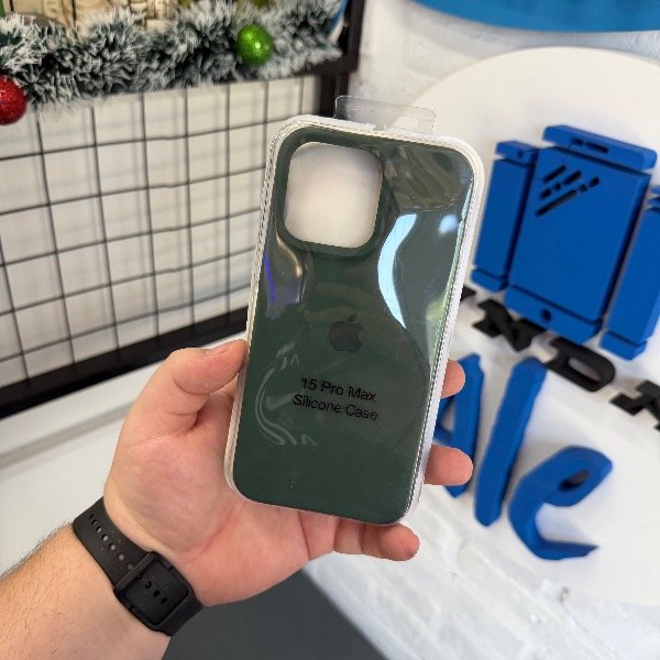 Producto - Silicone Case Verde Militar - iPhone 15 Pro Max