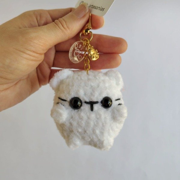 Producto - Llavero tierno gatito blanco tejido chenille amigurumi