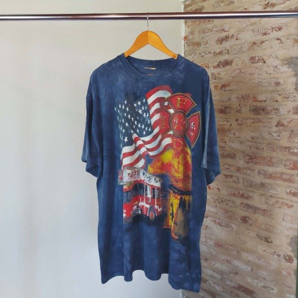 Producto - Remera The Mountain/ bomberos