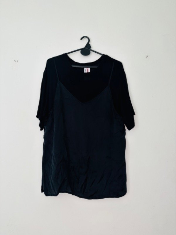 Remera ginebra negra