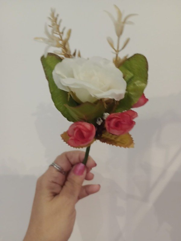 Producto - TOCADO DE FLORES BLANCO Y CORAL