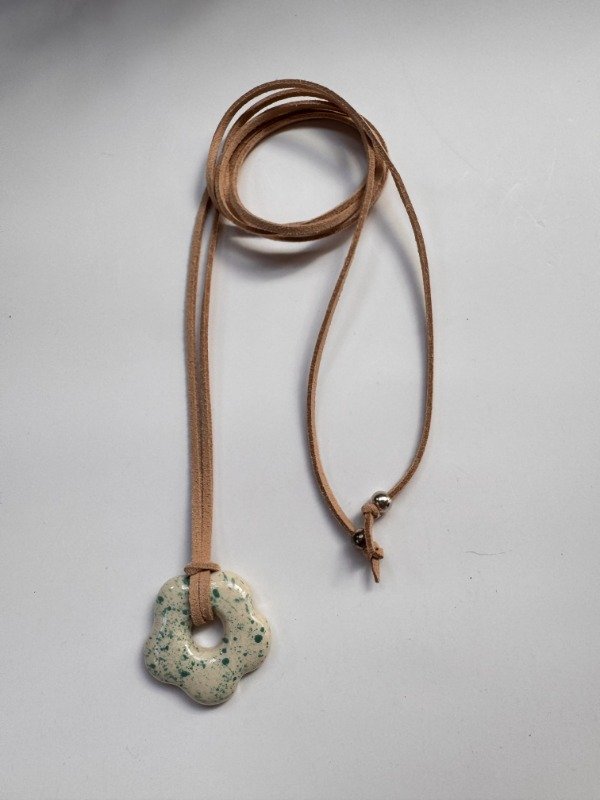 Producto - Flor Manchas + Cordón NEGRO de REGALO - 2