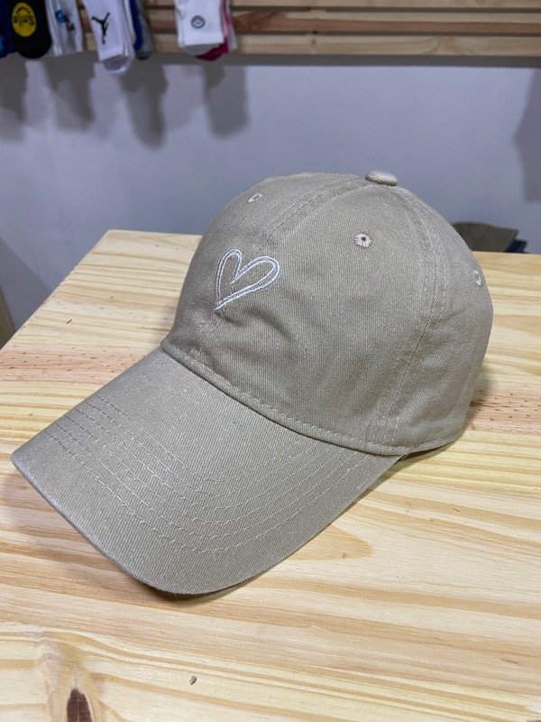 Producto - GORRA FORMA CORAZÓN (BEIGE)