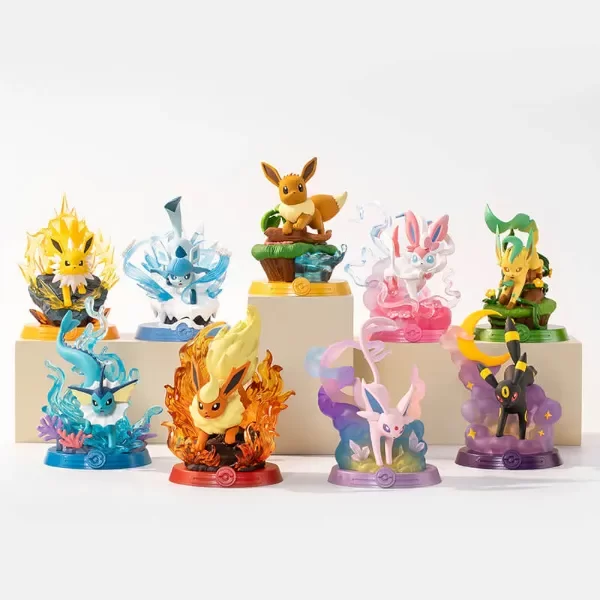 Producto - Set EEVEE Eeveelutions - Diorama POKÉMON, 12cm (Por unidad)