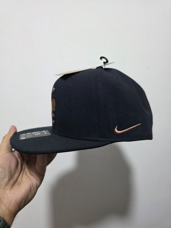 Snapback Francia national team total black Nike pro one size 2026 — imagen 3