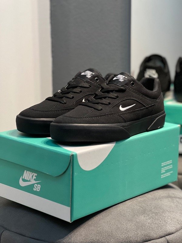 Producto - NIKE SB TOTAL BLACK