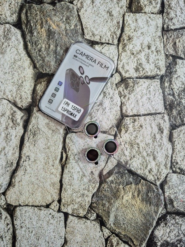 Producto - Protector de cámara strass Iphone 15 Pro / 15 Pro Max multicolor