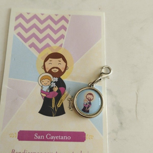 Producto - REGALO PACK ESTAMPA ADVOCACION CON MEDALLITA SAN CAYETANO